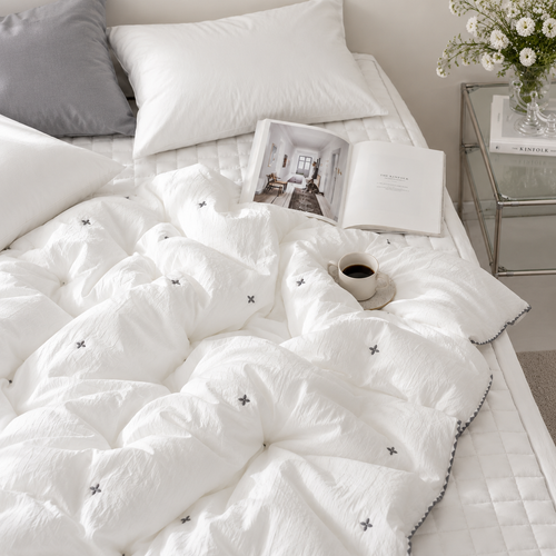 Blue Flower Stitch Pattern Comforter (2 Colors)