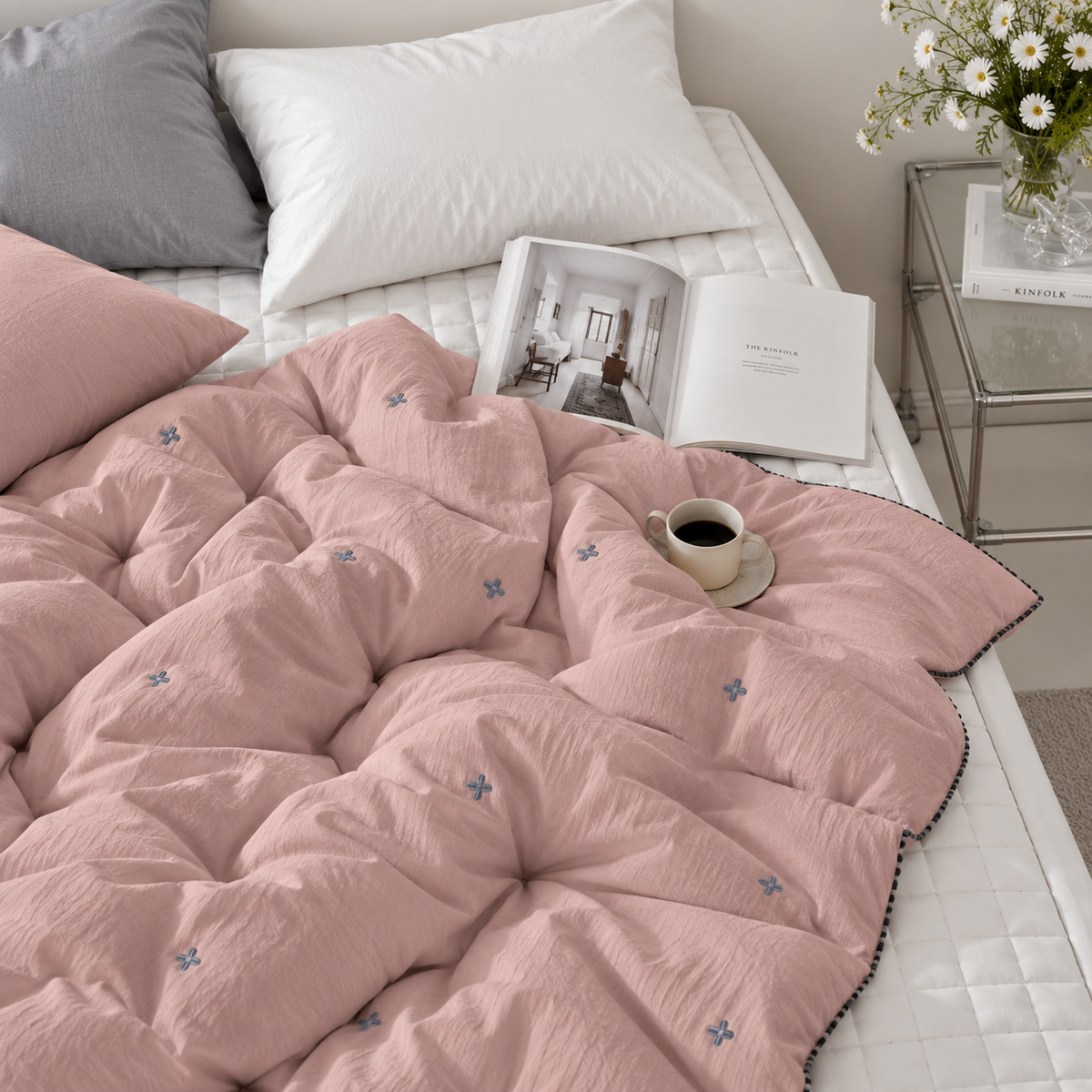 Blue Flower Stitch Pattern Comforter (2 Colors)