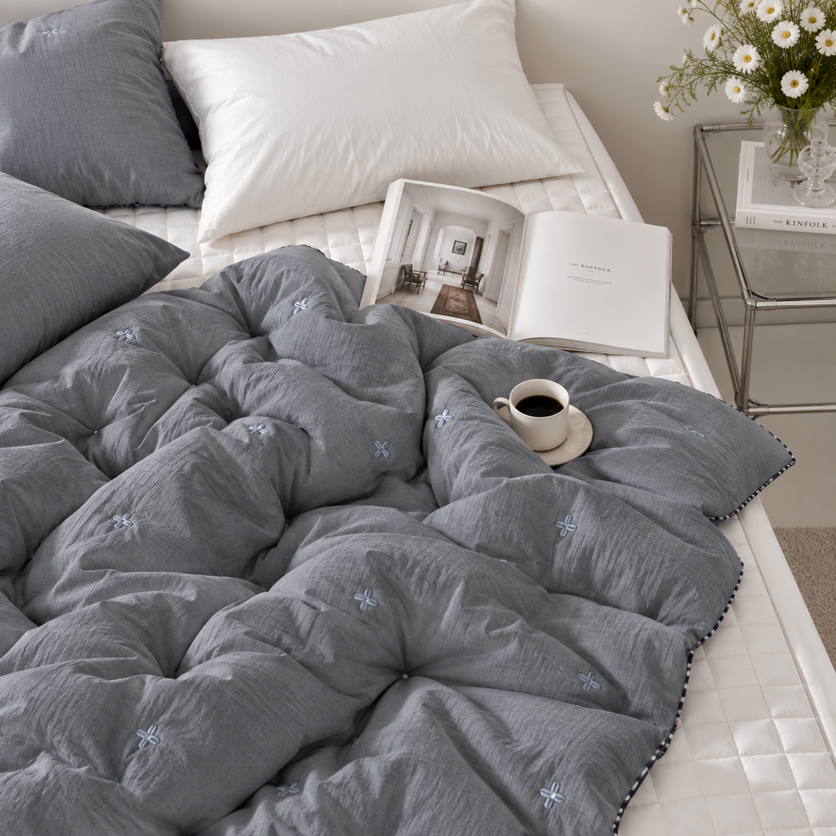 Blue Flower Stitch Pattern Comforter (2 Colors)